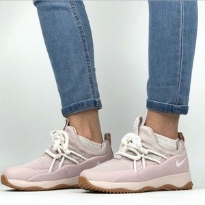 NWT  Nike City Loop Women's Shoe Pink WMNS